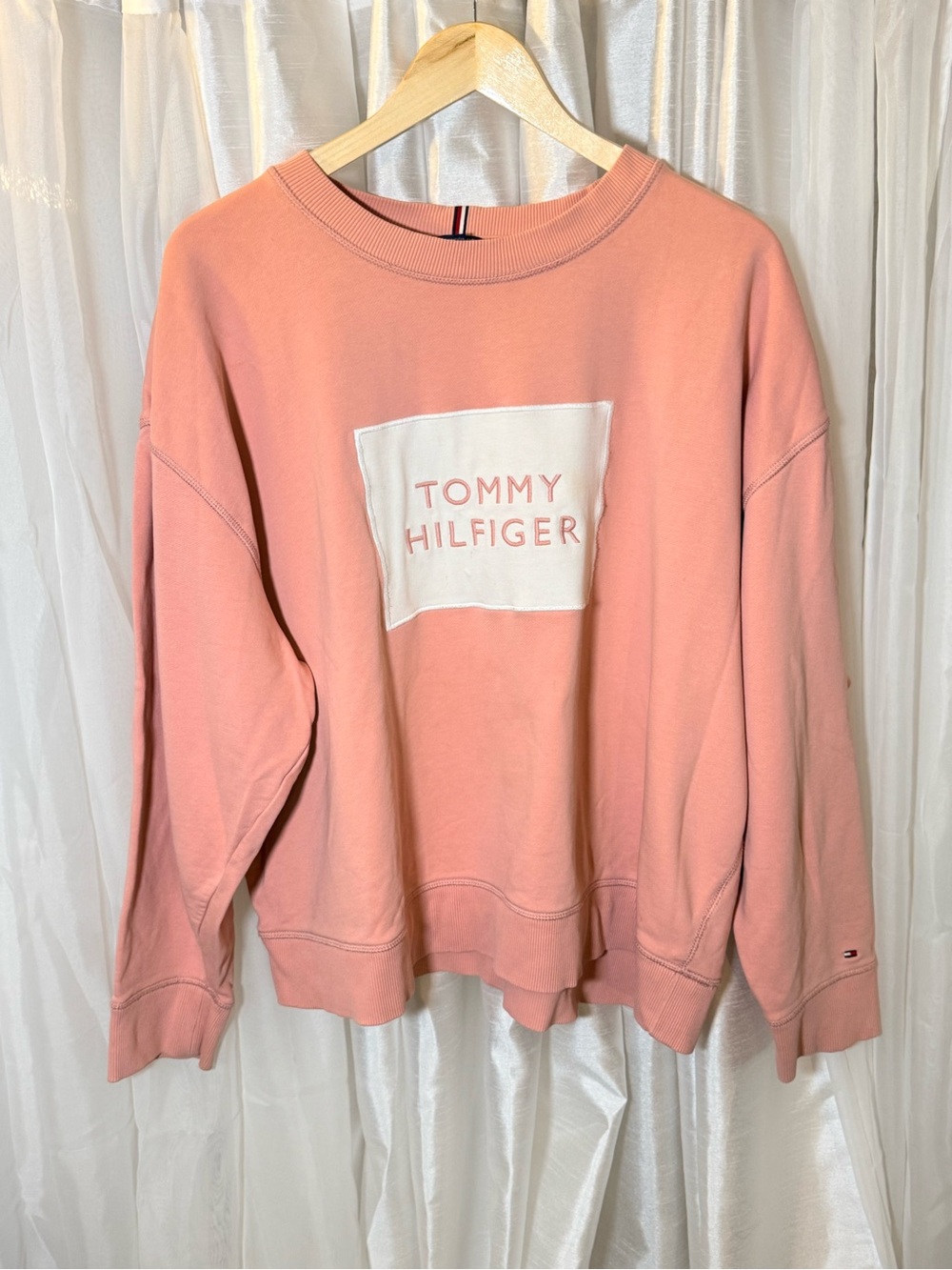 Tommy Hilfiger Dusty Pink Crewneck Sweatshirt with Logo Patch
